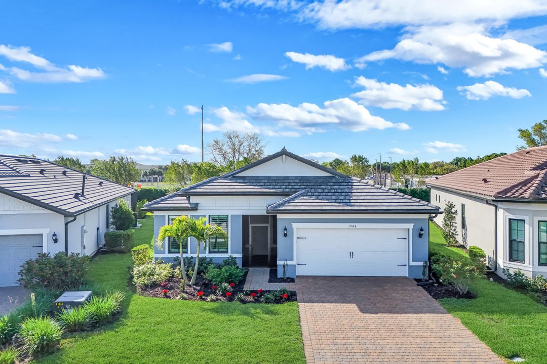 1944 Yellowfin Cir, Naples, FL 34114