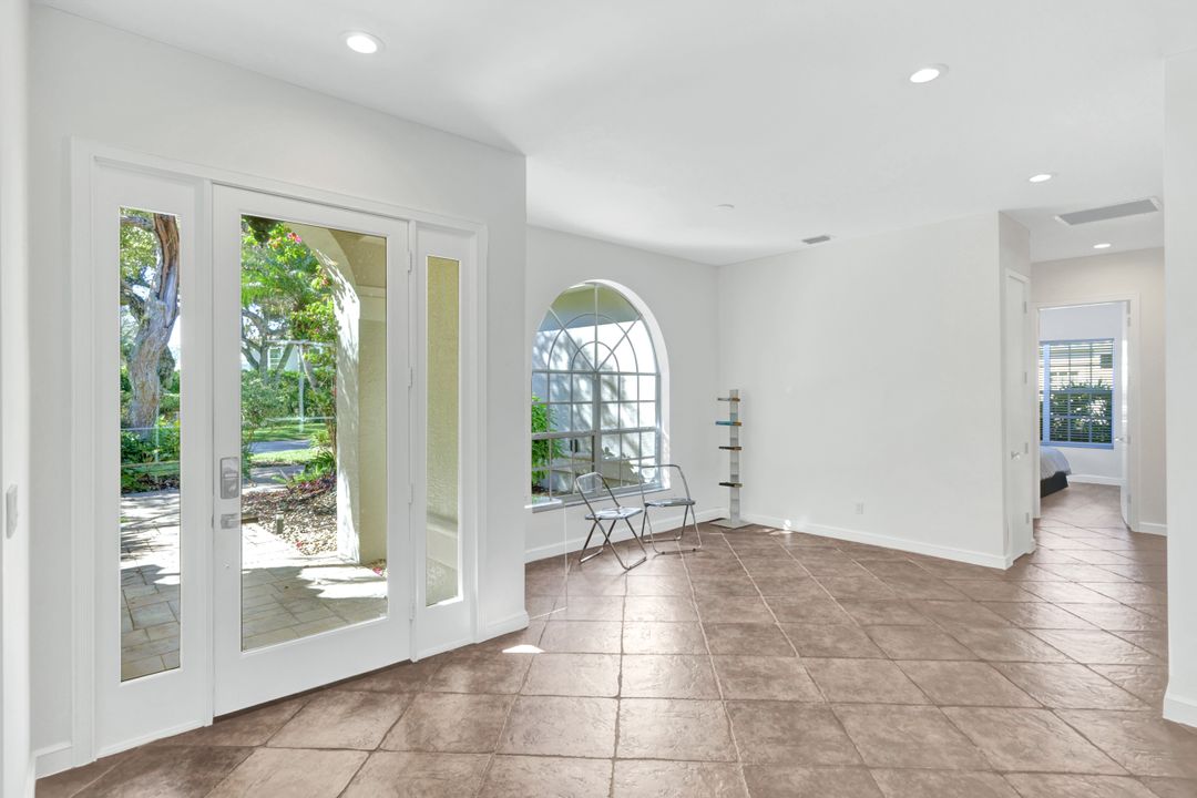 874 Wyndemere Way, Naples, FL 34105