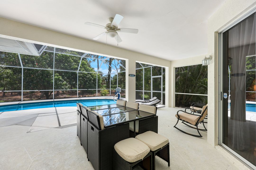 697 Crossfield Cir, Naples, FL 34104