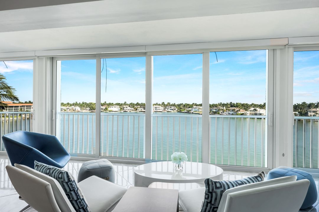 2750 Gulf Shore Blvd N #402, Naples, FL 34103