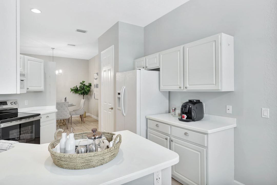 6119 Manchester Pl, Naples, FL 34110