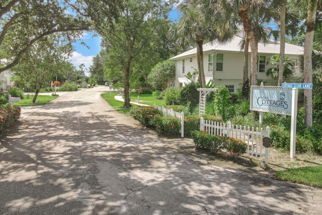 3625 Cottage Club Ln, Naples, FL 34105