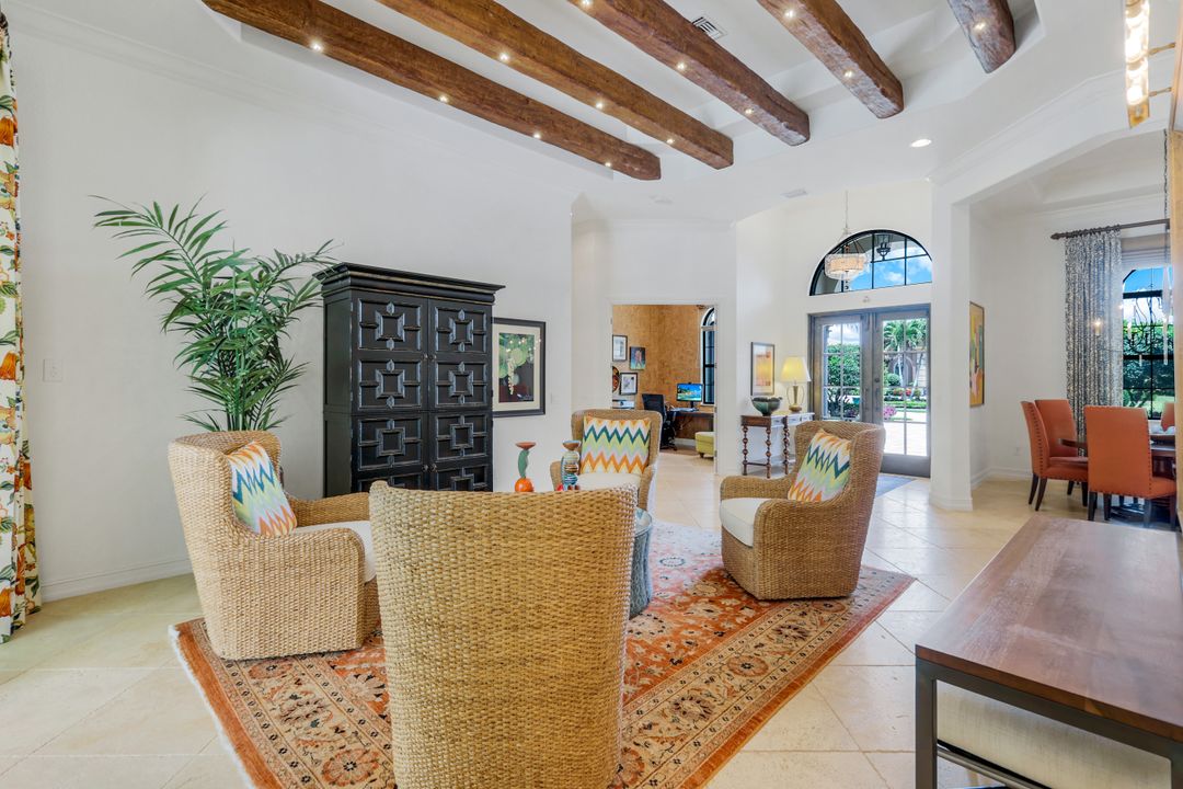 6477 Costa Cir, Naples, FL 34113