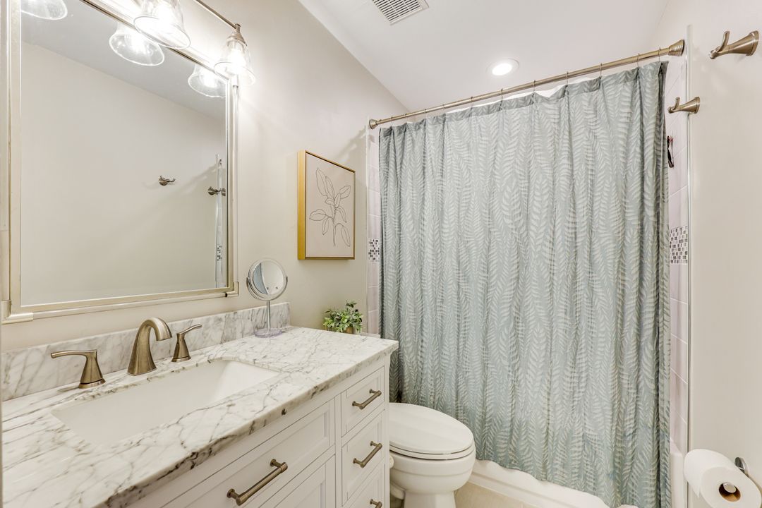 156 Stanhope Cir, Naples, FL 34104
