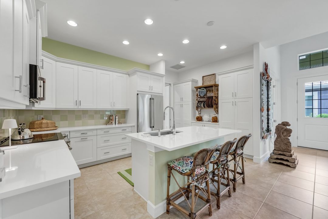 5878 Haiti Dr, Naples, FL 34113