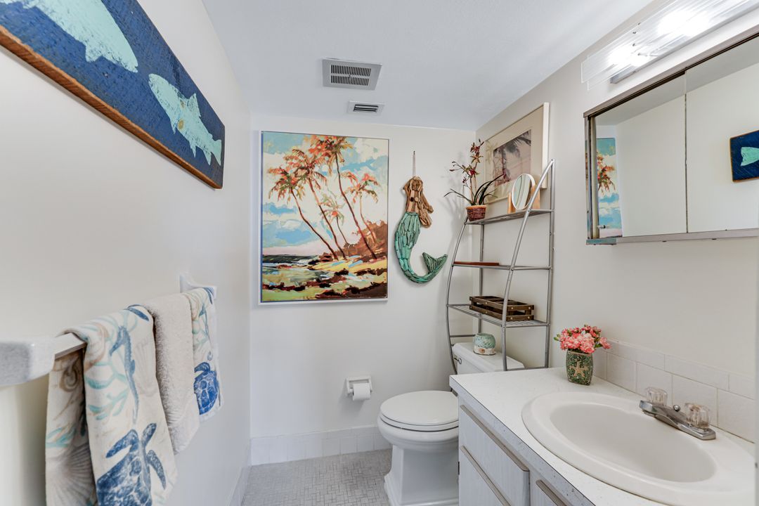 72 7th St S #202, Naples, FL 34102