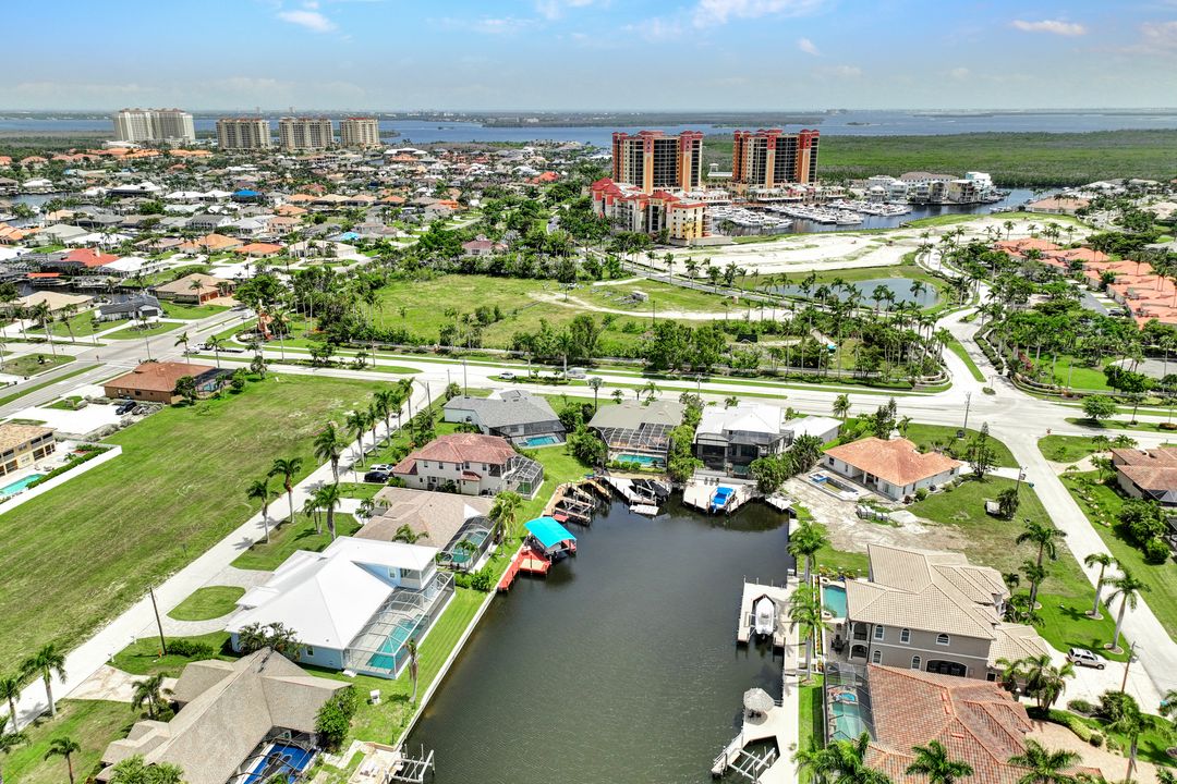 1617 El Dorado Pkwy W, Cape Coral, FL 33914