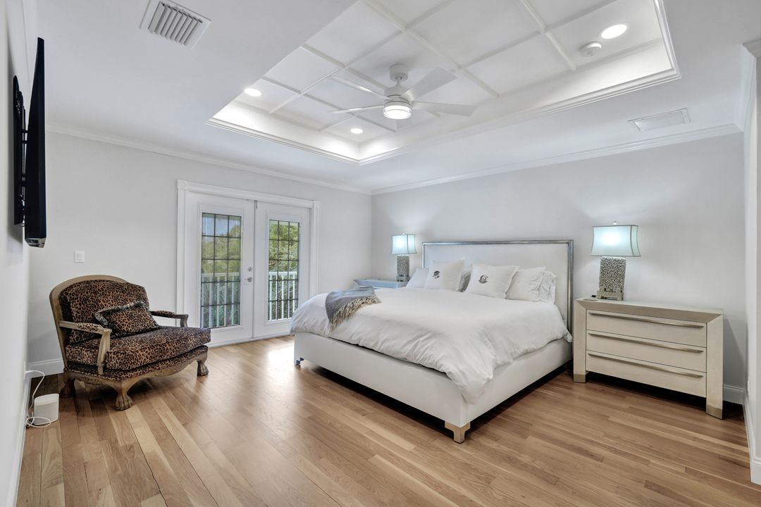 670 8th Ave S, Naples, FL 34102