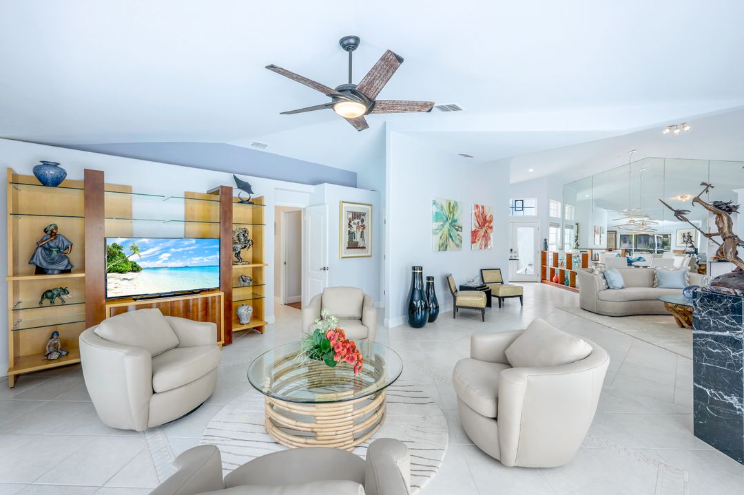 1343 Old Oak Ln, Naples, FL 34110