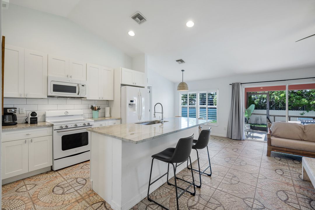 1422 NE 18th St, Cape Coral, FL 33909
