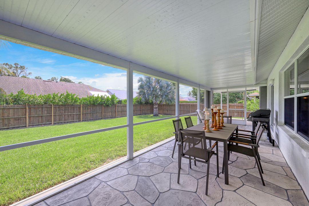 282 Madison Dr, Naples, FL 34110