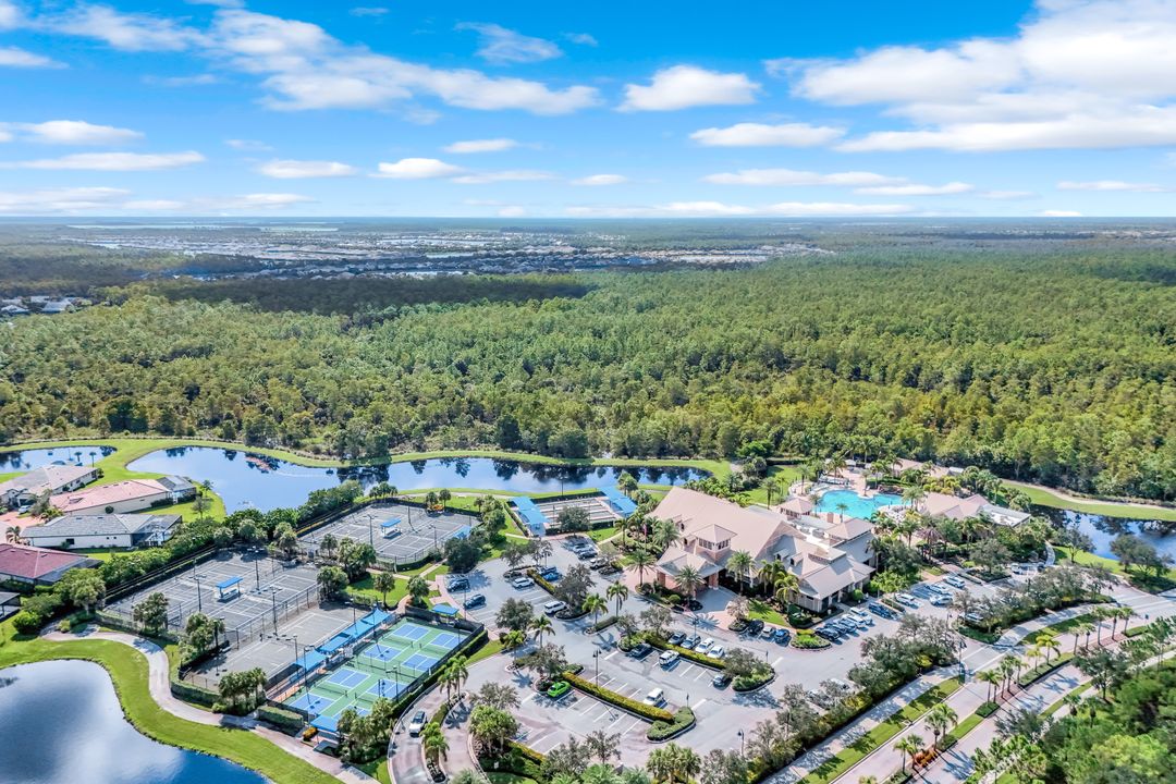 7659 Jacaranda Ln, Naples, FL 34114