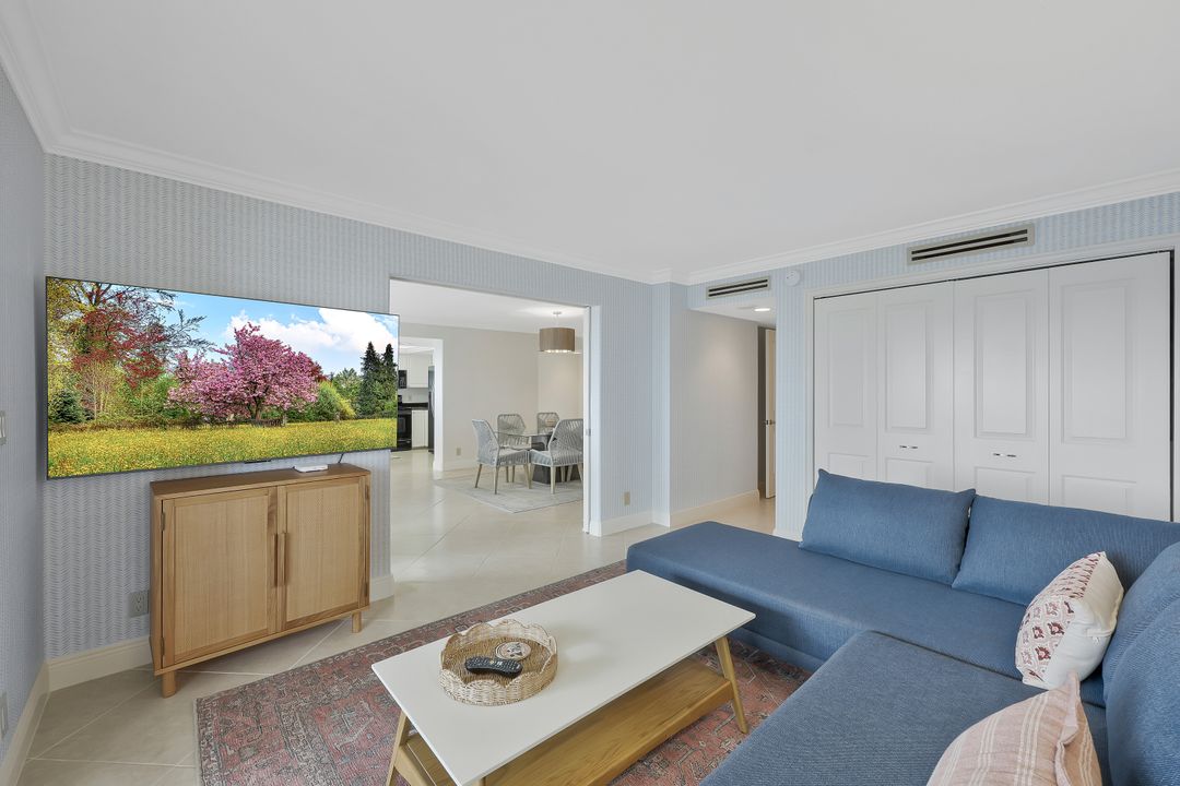 4451 Gulf Shore Blvd N #1205, Naples, FL 34103