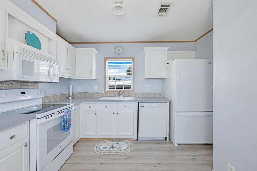 12151 Cypress Dr, Fort Myers, FL 33908