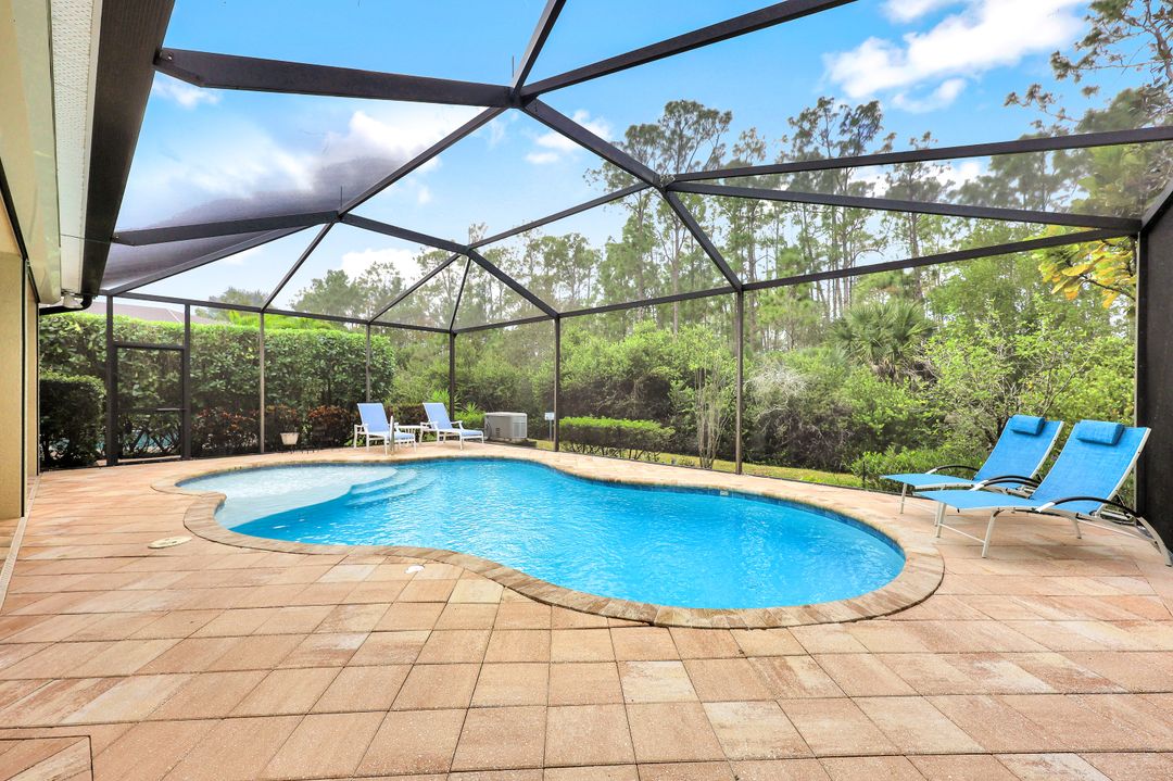 7655 Martino Cir, Naples, FL 34112