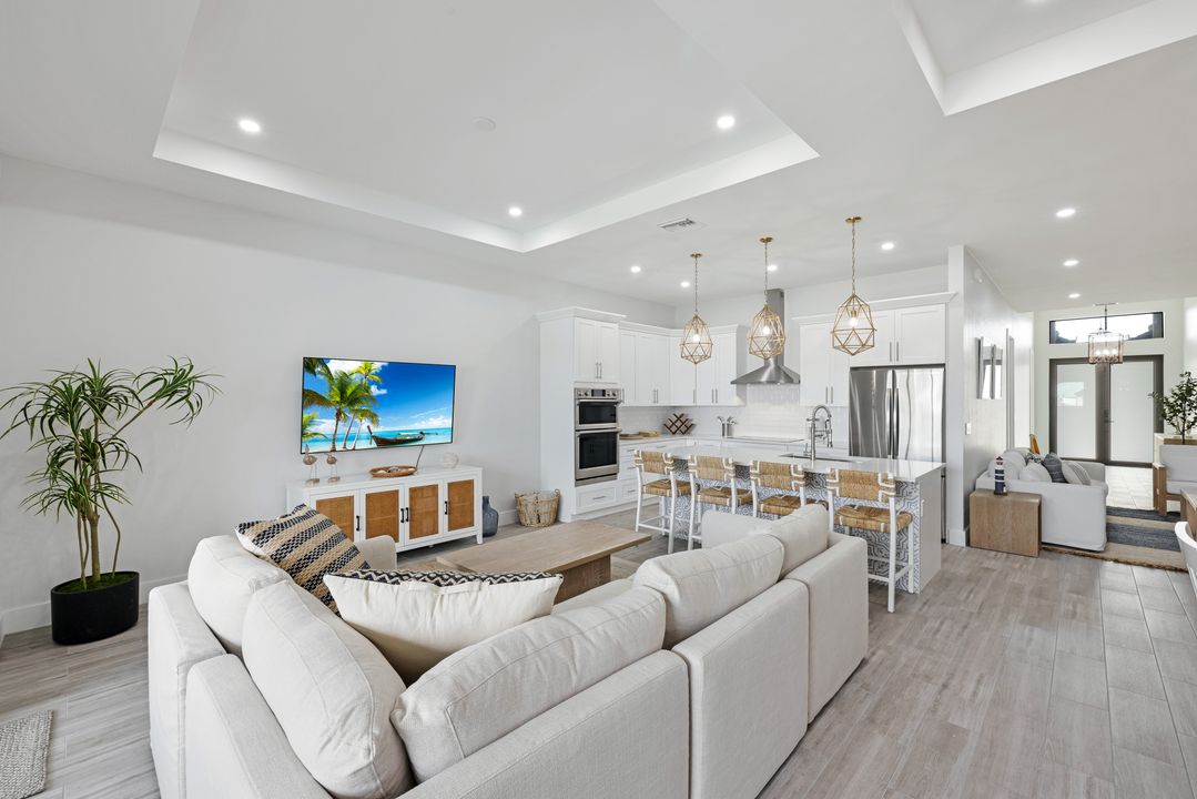 27 2nd St, Bonita Springs, FL 34134