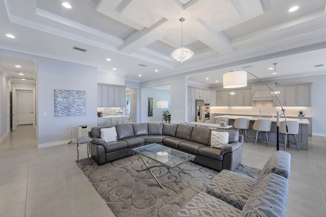 6177 Megans Bay Dr, Naples, FL 34112