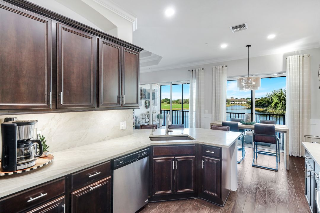 8783 Coastline Ct #202, Naples, FL 34120