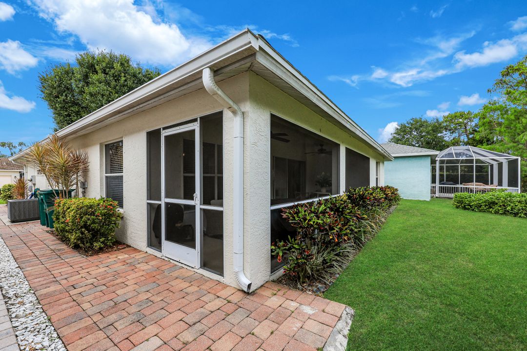 156 Stanhope Cir, Naples, FL 34104