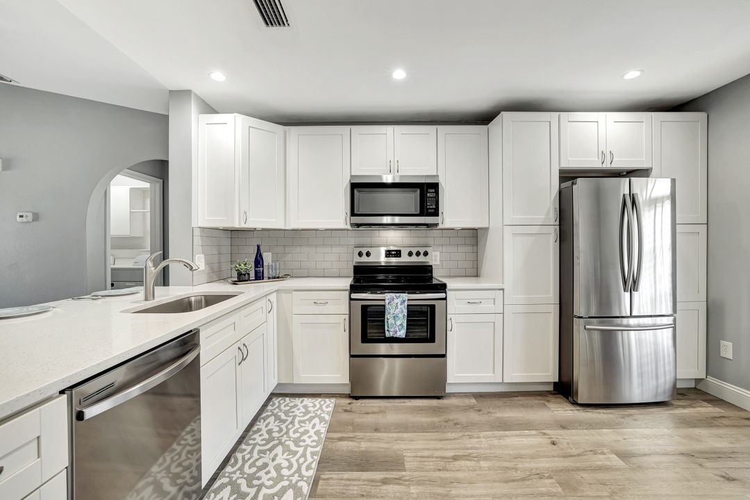 648 Mardel Ct #708, Naples, FL 34104