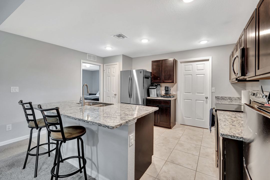 2612 NE 5th Ave, Cape Coral, FL 33909