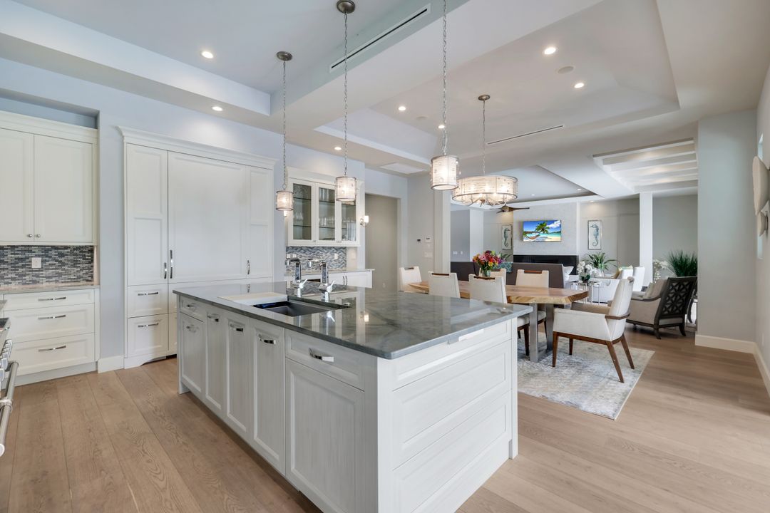875 Wedge Dr, Naples, FL 34103