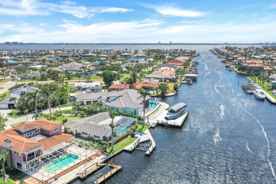 5205 Savoy Ct, Cape Coral, FL 33904