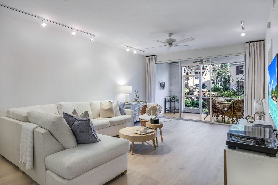 7108 Barrington Cir #2-102, Naples, FL 34108