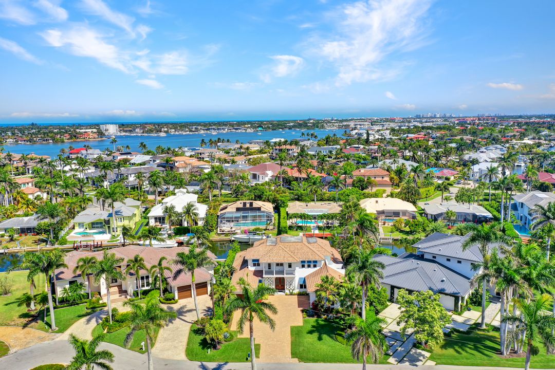 1501 Bluefin Ct, Naples, FL 34102