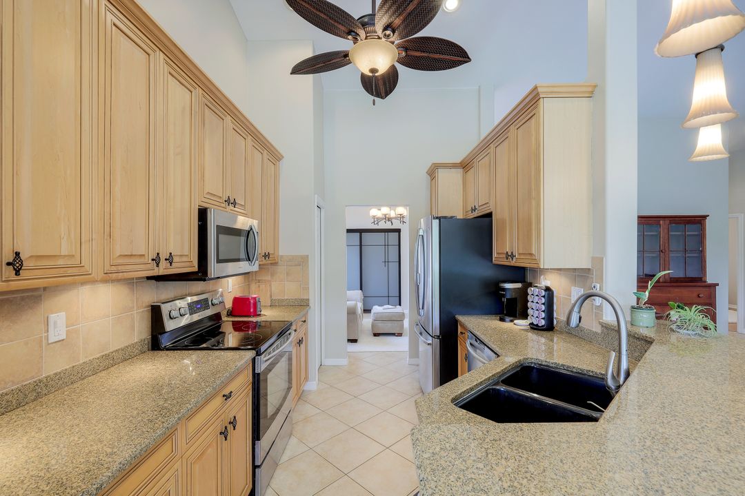 6320 Lexington Ct #202, Naples, FL 34110