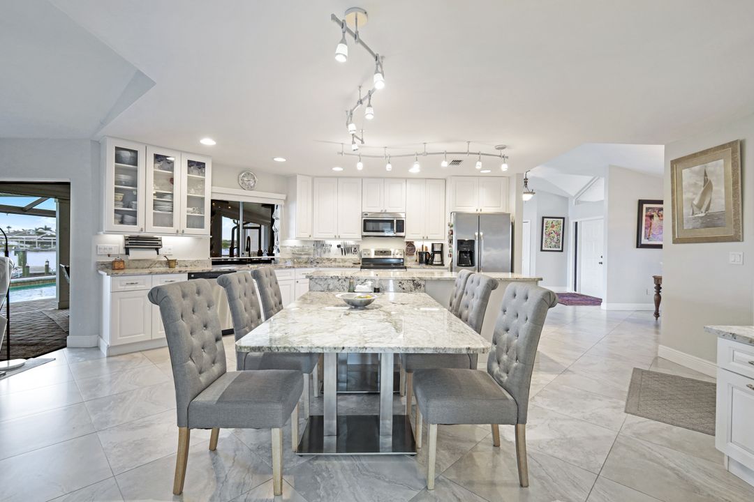 1222 SW 4th Ct, Cape Coral, FL 33991