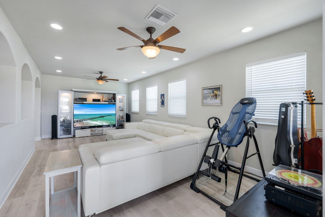 1776 Birdie Dr, Naples, FL 34120