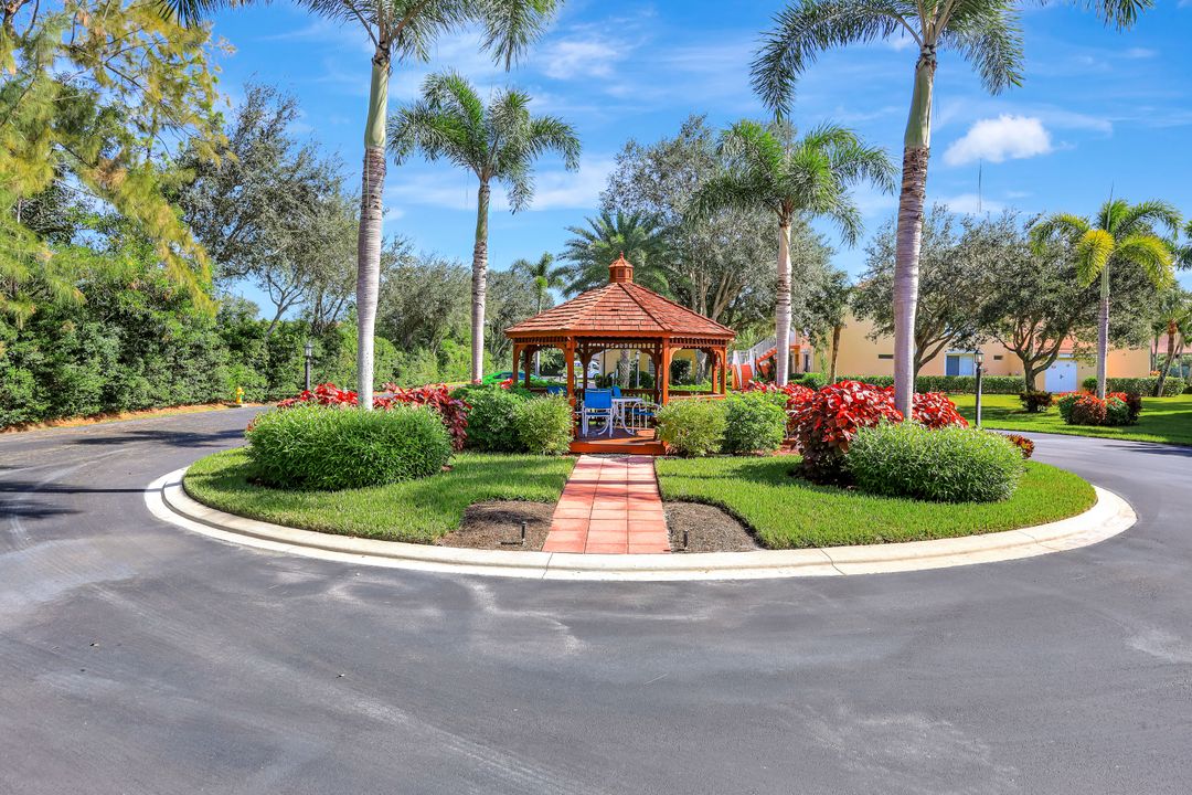 2395 Bayou Ln #01, Naples, FL 34112