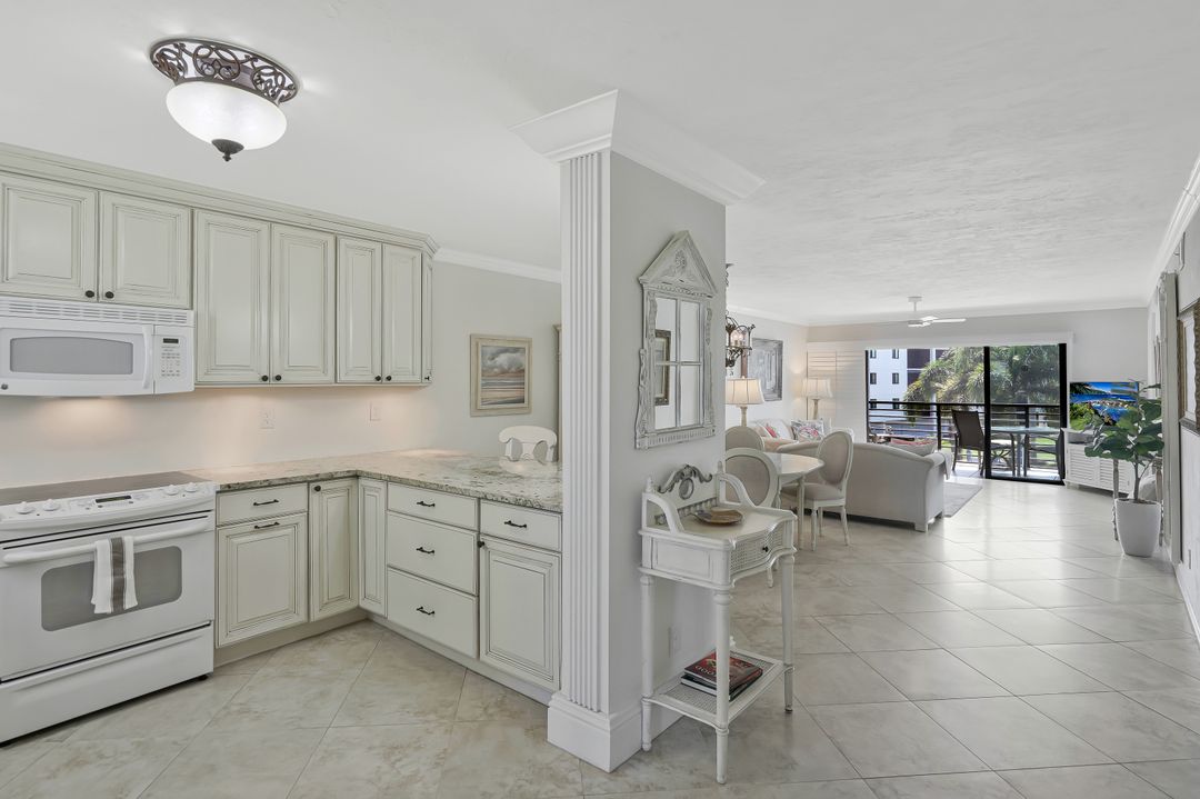 226 3rd St #206, Bonita Springs, FL 34134