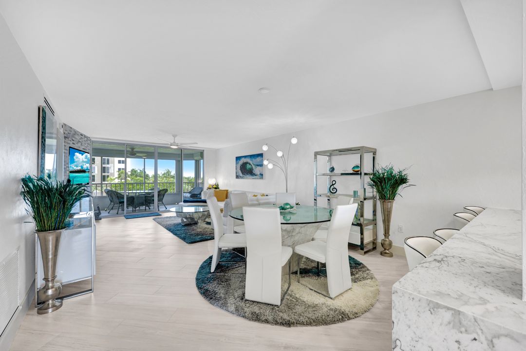 11118 Gulf Shore Dr #302, Naples, FL 34108