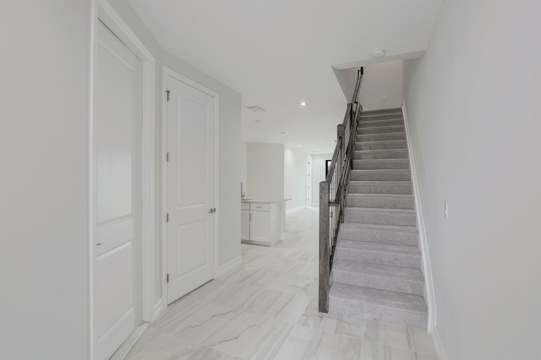 7473 Rockefeller Dr, Naples, FL 34119