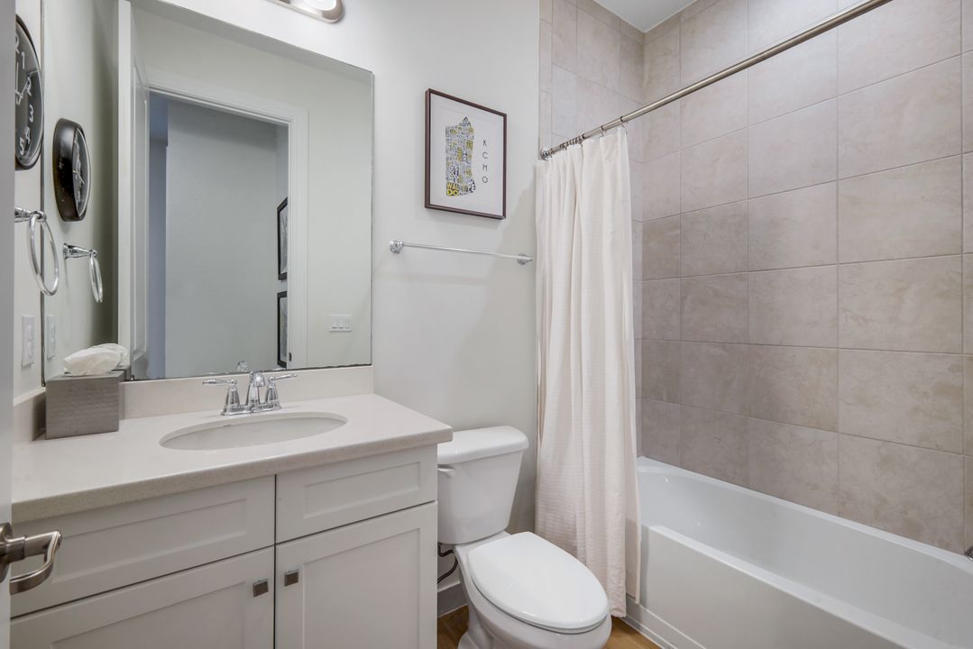 9458 Greenleigh Ct, Naples, FL 34120