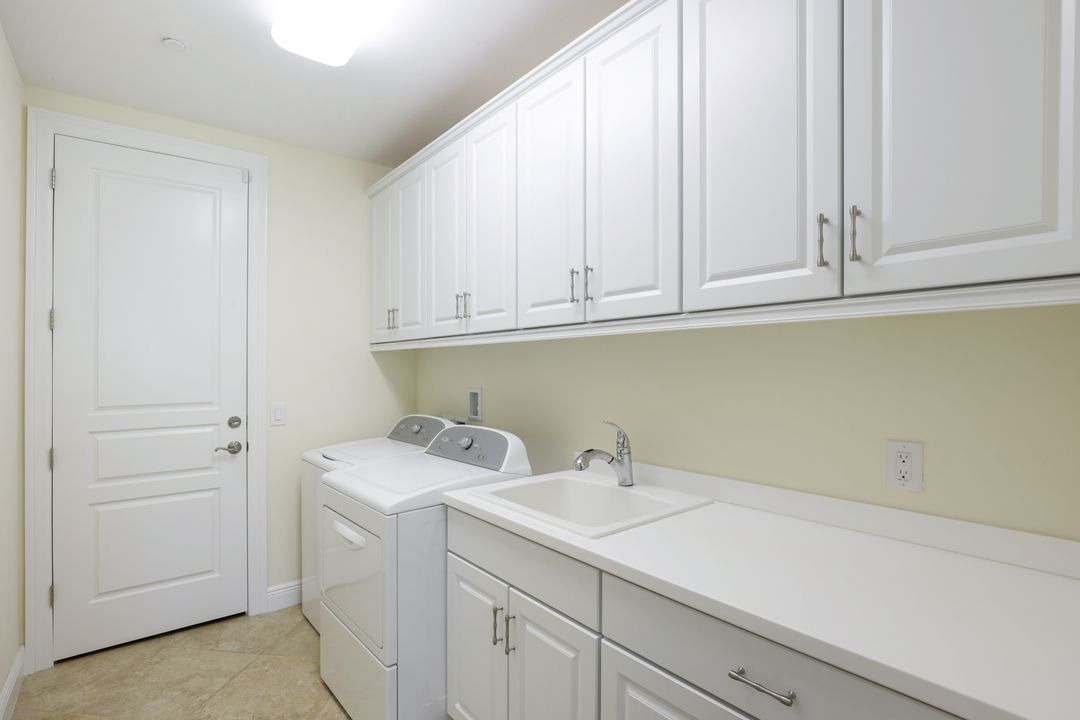 2555 Marquesa Royale Ln #1-101, Naples, FL 34109