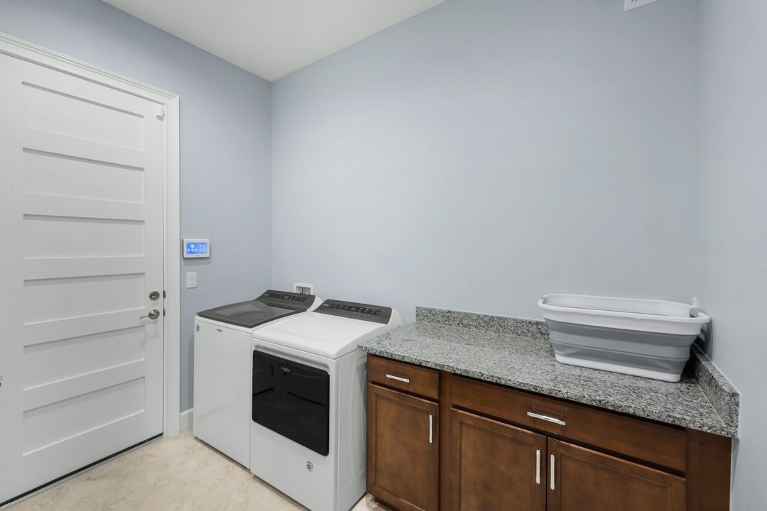 6392 Arriba Ave, Naples, FL 34113