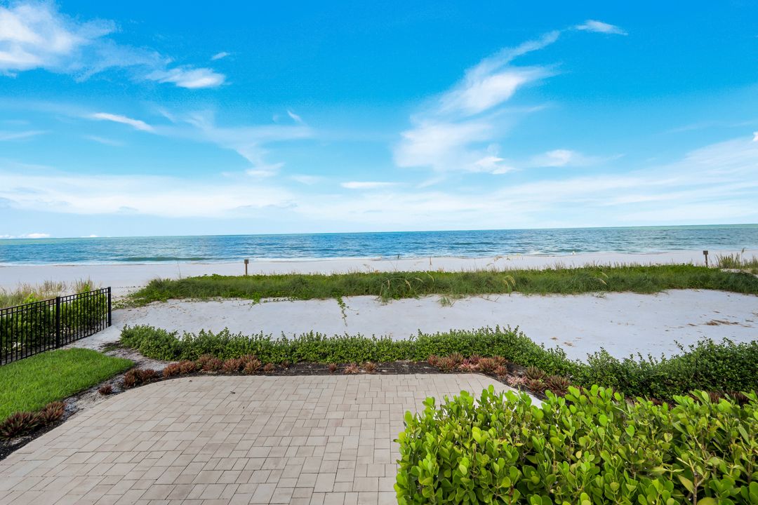 9653 Gulf Shore Dr #303, Naples, FL 34108