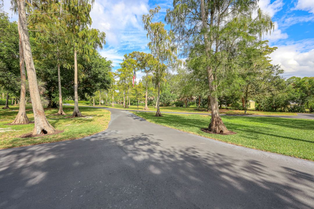 6036 Cedar Tree Ln, Naples, FL 34116