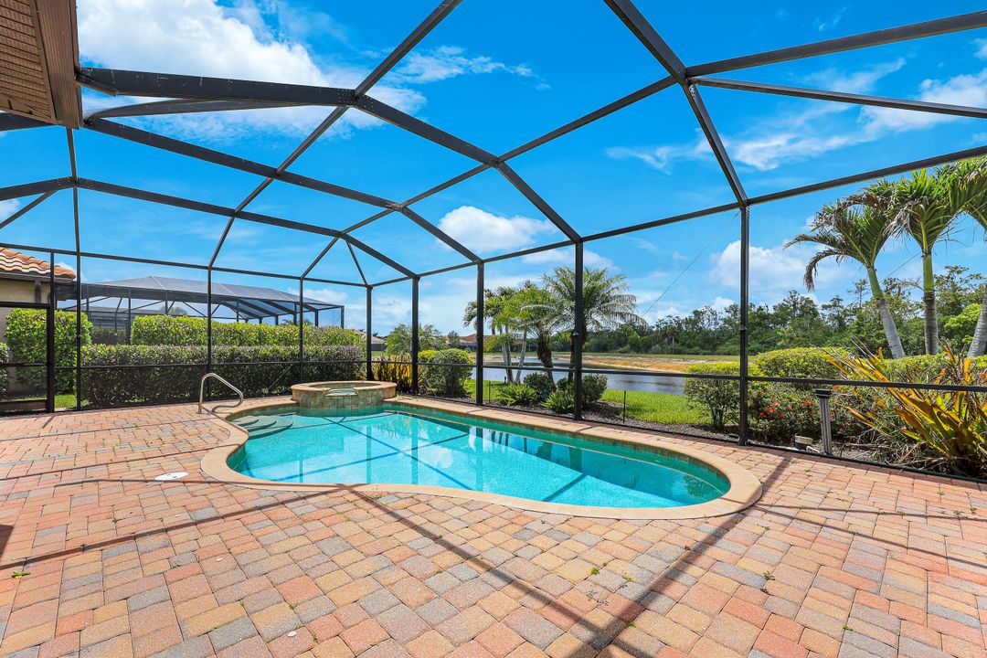 12643 Kinross Ln, Naples, FL 34120