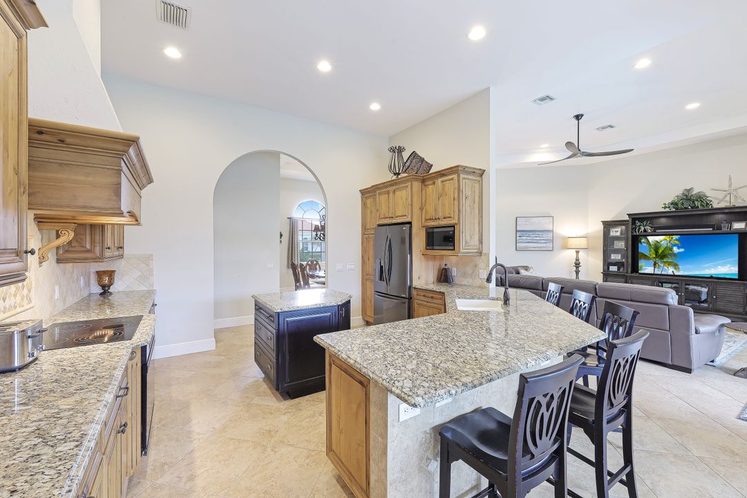 650 Amber Dr, Marco Island, FL 34145