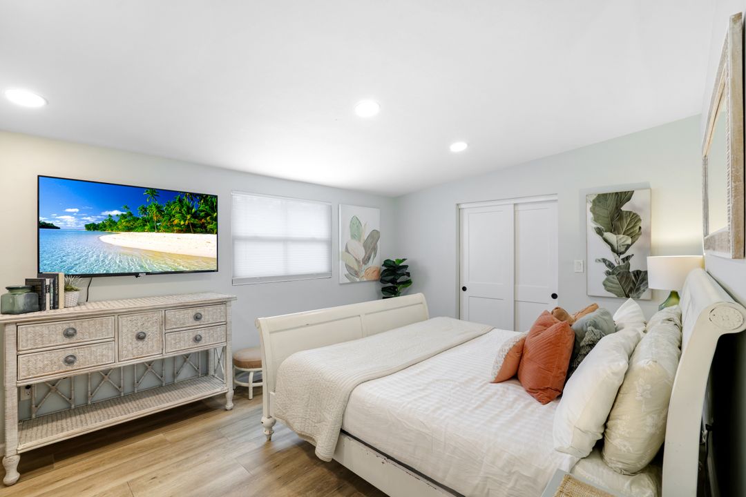 1971 Holiday Ln, Naples, FL 34104