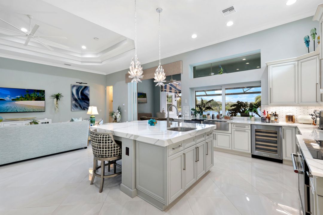 6485 Arriba Ave, Naples, FL 34113