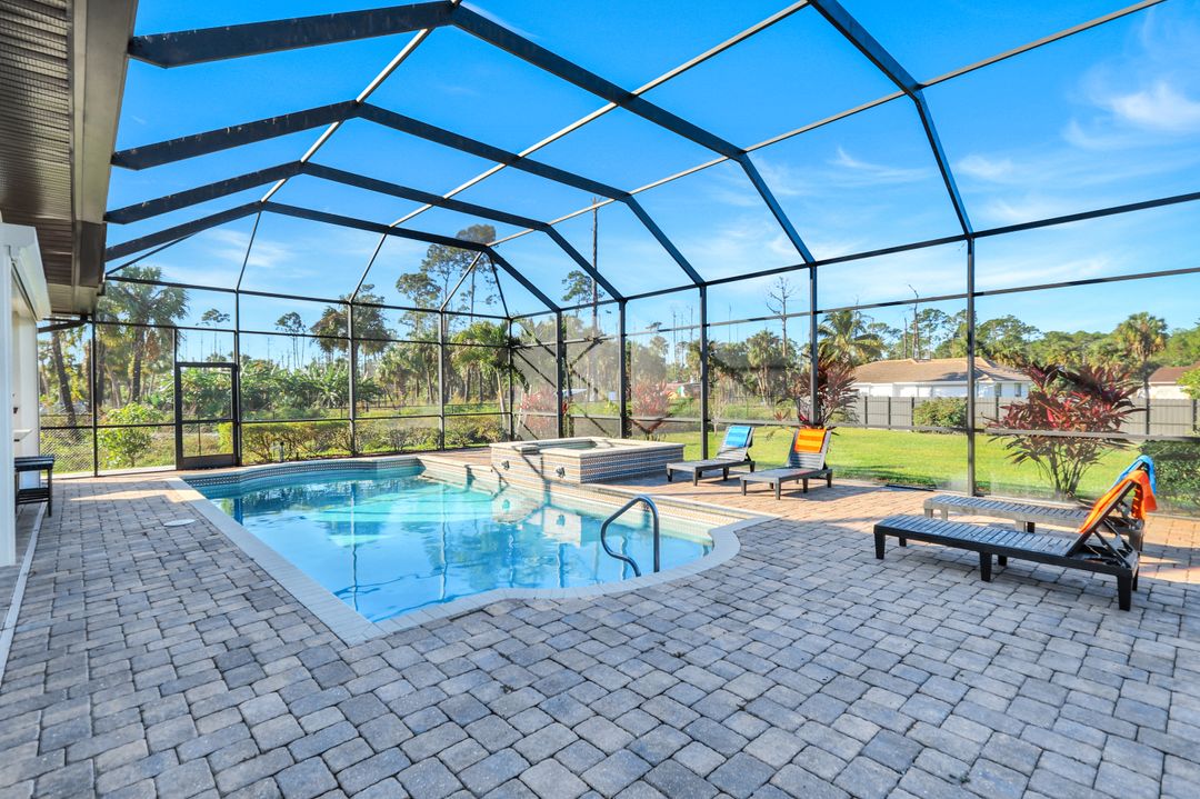 90 22nd Ave NW, Naples, FL 34120