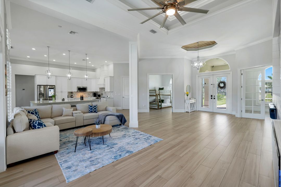 90 22nd Ave NW, Naples, FL 34120
