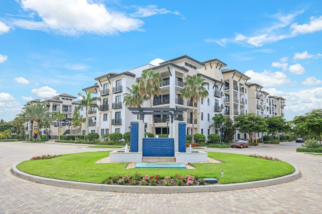 1035 3rd Ave S #314, Naples, FL 34102