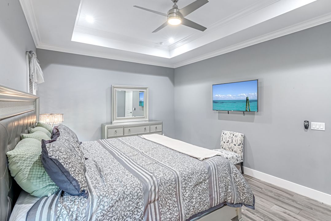 141 20th Ave NW, Naples, FL 34120