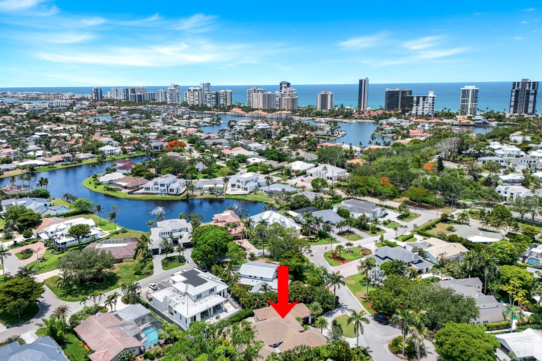 541 Whispering Pine Ct, Naples, FL 34103
